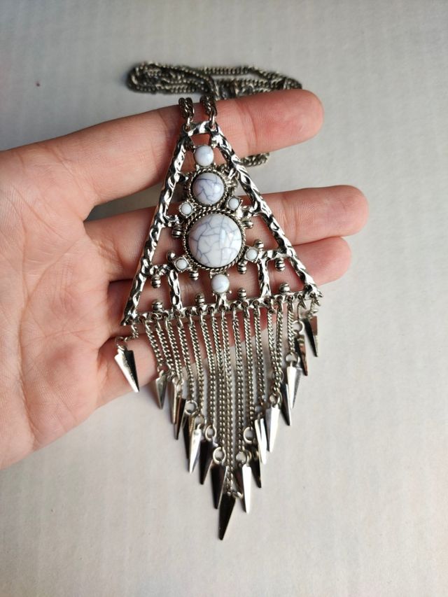 COLLAR TRIÁNGULO PLATEADO