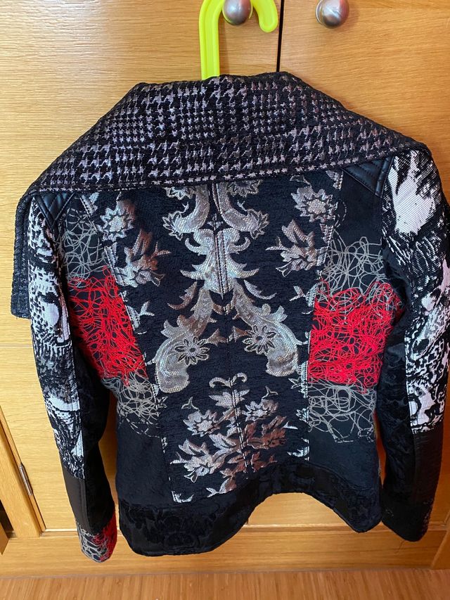 Cazadora de Koroshi, talla XS. NUEVA