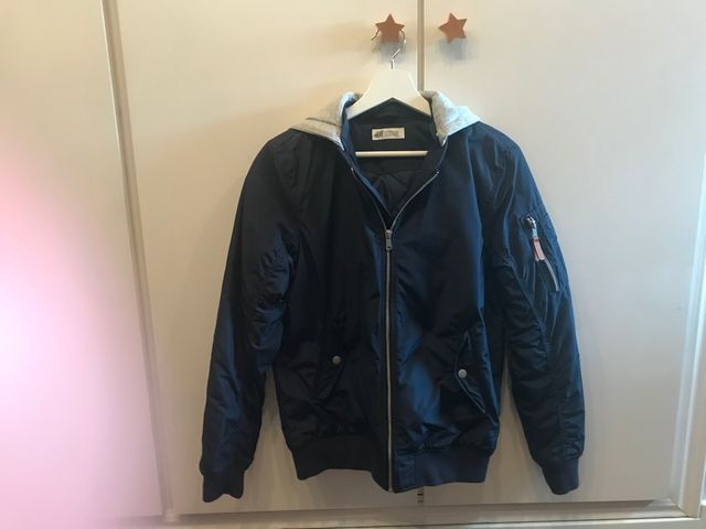 Chaqueta chubasquero para niño. Sin estrenar