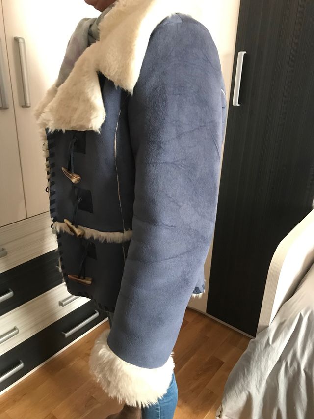 Chaquetón corto ecopiel