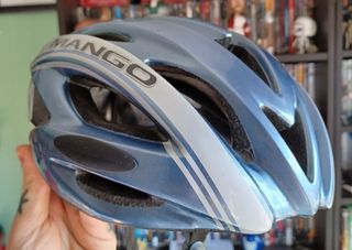 Casco bici Mango. de segunda mano por 10 EUR en La Estrada en WALLAPOP