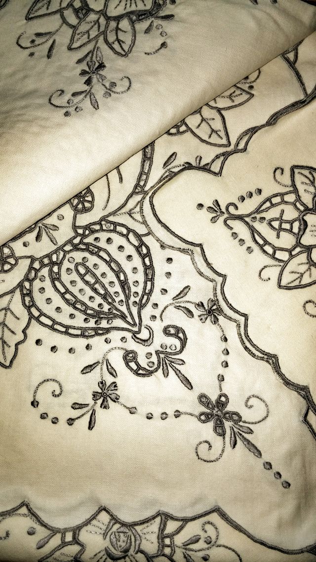 TOVAGLIA RICAMATA DA CORREDO DA 12