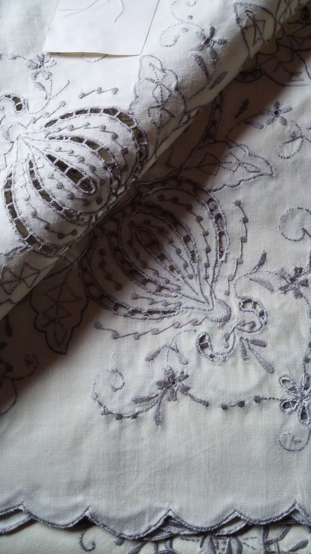 TOVAGLIA RICAMATA DA CORREDO DA 12