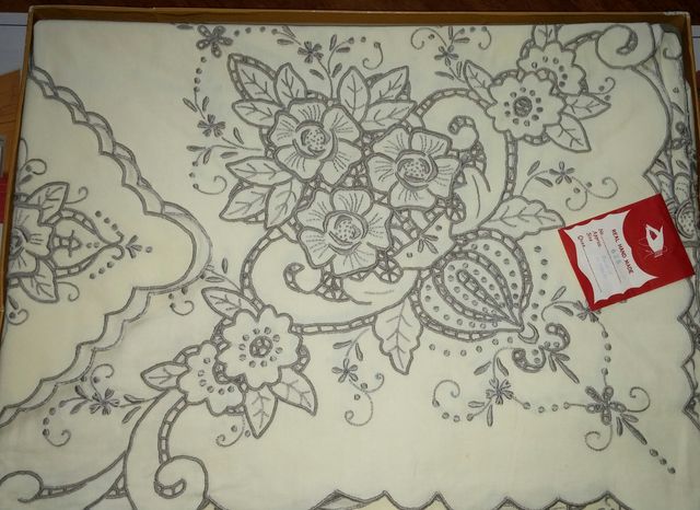 TOVAGLIA RICAMATA DA CORREDO DA 12