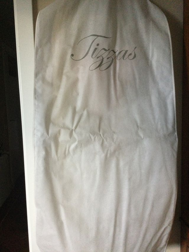 Traje de comunión chica. TIZZAS