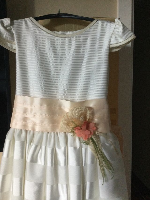 Traje de comunión chica. TIZZAS