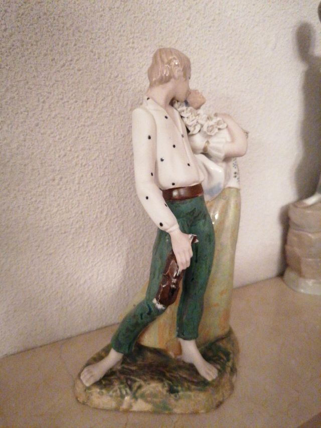 Figura porcela Pareja Enamorados.