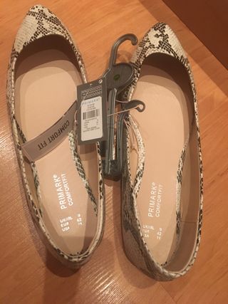 Zapatos animal print Primark de segunda mano por 4 EUR en Arganda del Rey  en WALLAPOP