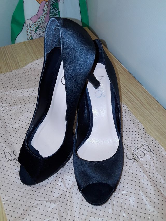 Zapatos negros de raso