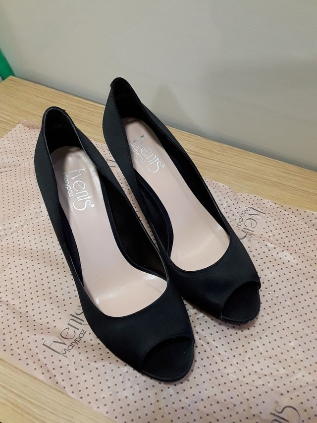 Zapatos negros de raso