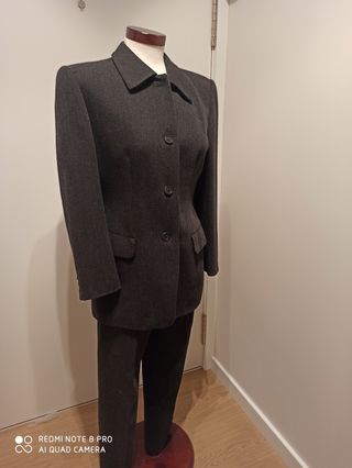 TRAJE DE MUJER ADOLFO DOMÍNGUEZ de segunda mano por 16 EUR en Landa \\/  Sondika en WALLAPOP