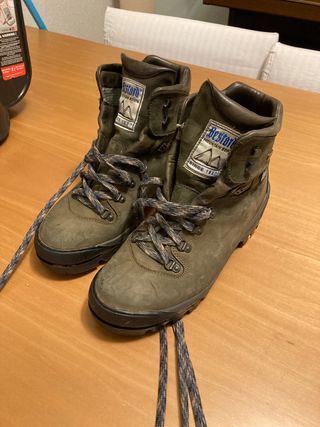 Botas Montaña Semirrígidas Bestard 41 de segunda mano por 45 EUR en Burgos  en WALLAPOP
