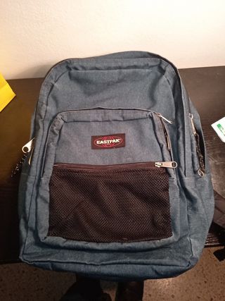 MOCHILAS EASTPAK de segunda mano por 35 EUR en Barcelona en WALLAPOP