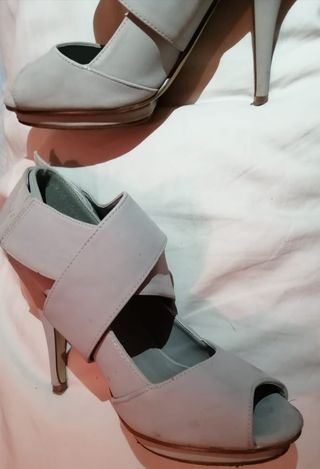 Tacones grises ante Marypaz de segunda mano por 8 EUR en Zaragoza en  WALLAPOP