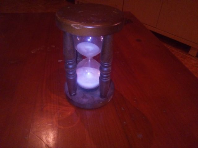 reloj arena de madera