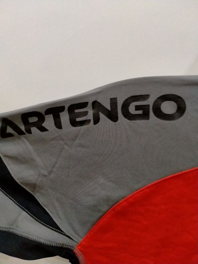 Camiseta manga larga de la casa Artengo.