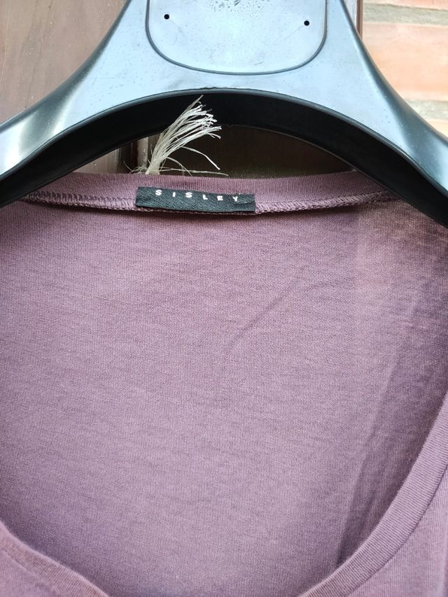 T-shirt della Sisley con volant