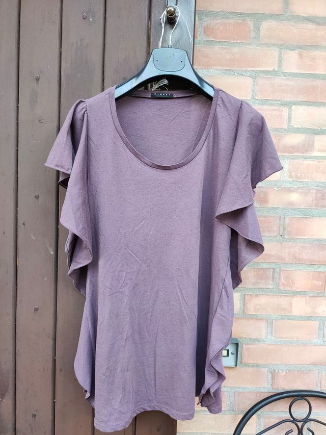 T-shirt della Sisley con volant