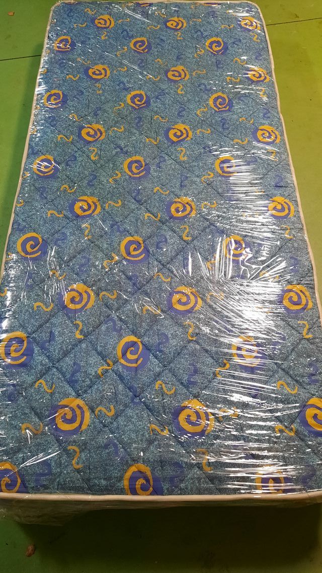 Colchón prácticamente nuevo 190x90. *ENVÍO