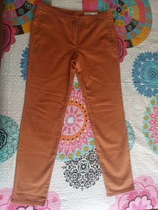 Pantalón mujer talla 42 de segunda mano por 5 EUR en Armilla en WALLAPOP