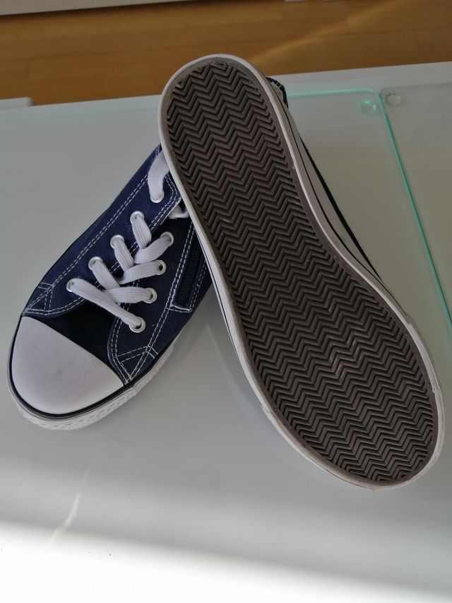 Playeras sin estrenar de la talla 37.