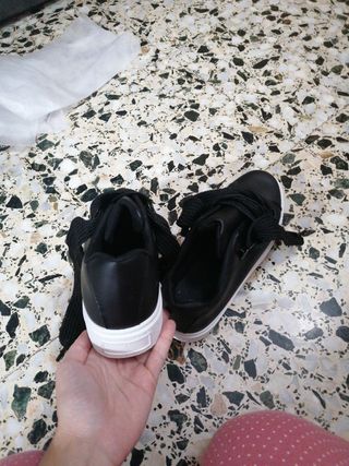 Bambas plataforma negra de segunda mano por 16 EUR en Sant Boi de Llobregat  en WALLAPOP
