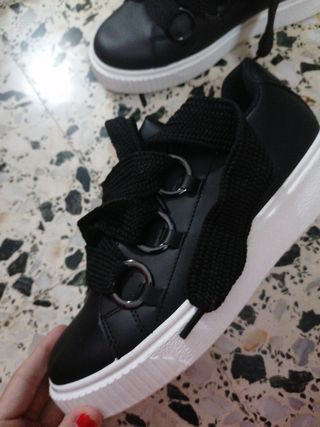 Bambas plataforma negra de segunda mano por 16 EUR en Sant Boi de Llobregat  en WALLAPOP