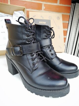 Botines mustang negros T40 con hebilla de segunda mano por 24 EUR en Zurita  en WALLAPOP