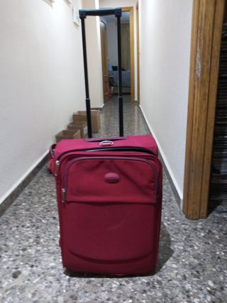 Maleta de cabina Samsonite roja, precio negociable de segunda mano por 16  EUR en Bonrepos I Mirambell en WALLAPOP