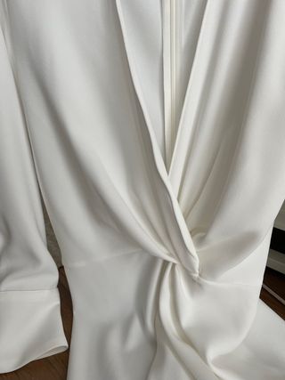 Blusa blanca nudo Zara de segunda mano por 14 EUR en Alcorcón en WALLAPOP