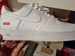 Nike Air Force One Supreme de segunda mano por 168,61 EUR en Avilés en  WALLAPOP