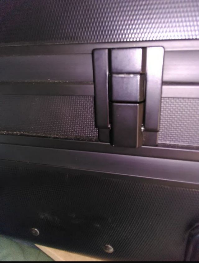 Maleta viaje semi rígida.50x70. 4 ruedas. Perfecto