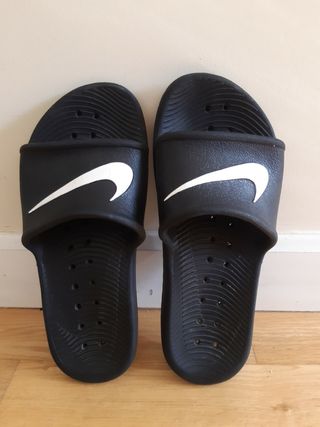 Chanclas piscina Nike. Talla 35-36 de segunda mano por 10 EUR en Madrid en  WALLAPOP