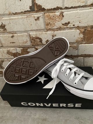 converse grises bajas