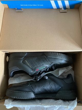 yeezy powerphase negras