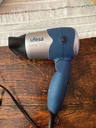 Secador pelo de viaje UFESA de segunda mano por 10 EUR en Villanueva de la  Torre en WALLAPOP