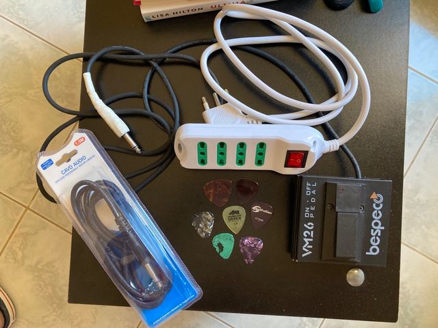 Capotasto e altro per chitarra