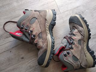 Botas de montaña Forclaz 600 NUEVAS de segunda mano por 45 EUR en Barcelona  en WALLAPOP