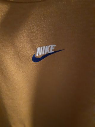 Sudadera nike Mostaza de segunda mano por 15 EUR en Valdemoro en WALLAPOP