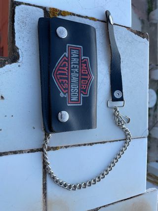Cartera con cadena Harley Davidson de segunda mano en WALLAPOP