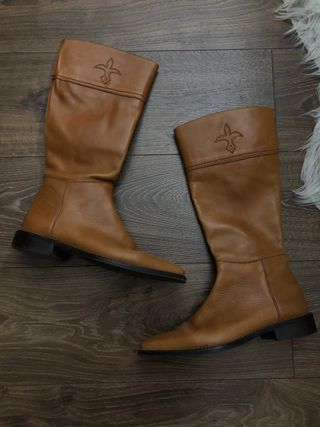 Botas altas marron claro de cuero Zalando de segunda mano por 42 EUR en  Zaragoza en WALLAPOP