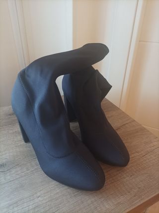 Botín elástico azul marino de segunda mano por 10 EUR en Getafe en WALLAPOP