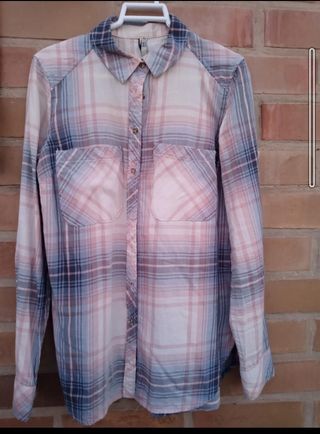 Camisa de cuadros stradivarius de segunda mano por 4 EUR en Valencia en  WALLAPOP