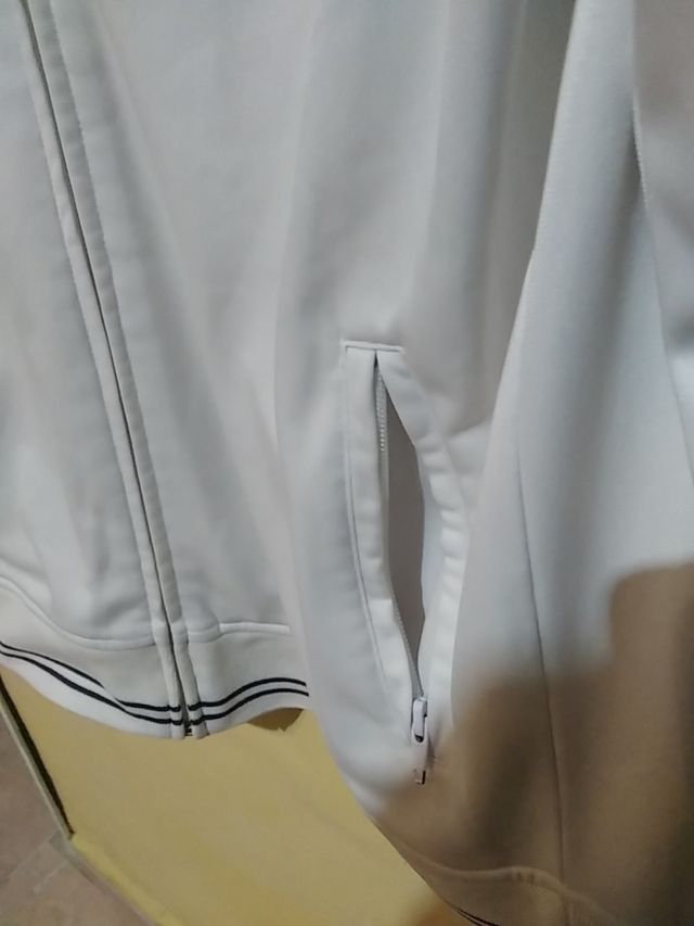 Sudadera blanca y rayas. 