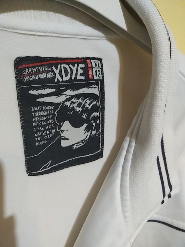 Sudadera blanca y rayas. 