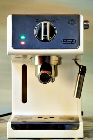 Kavos aparatas DeLonghi ECP 33.21.W palyginti kainas ir pirkti pigiau -  ZEON.lt