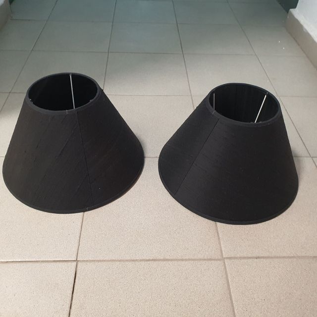 Dos pantallas para lámpara de mesa