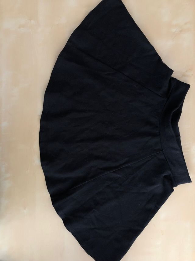 Falda negra Pimkie estilo colegial