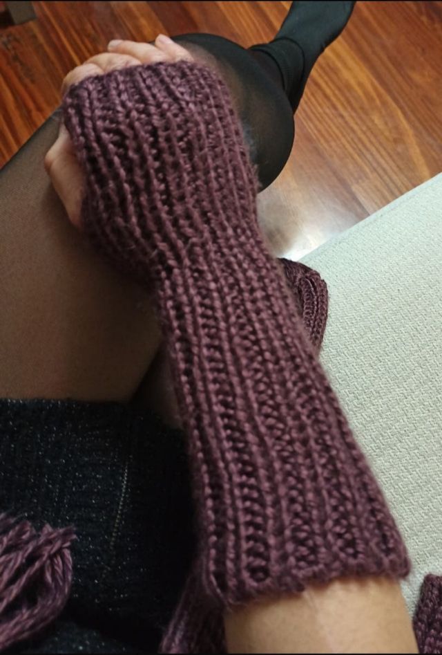 Bufanda, gorro y mitones de lana.