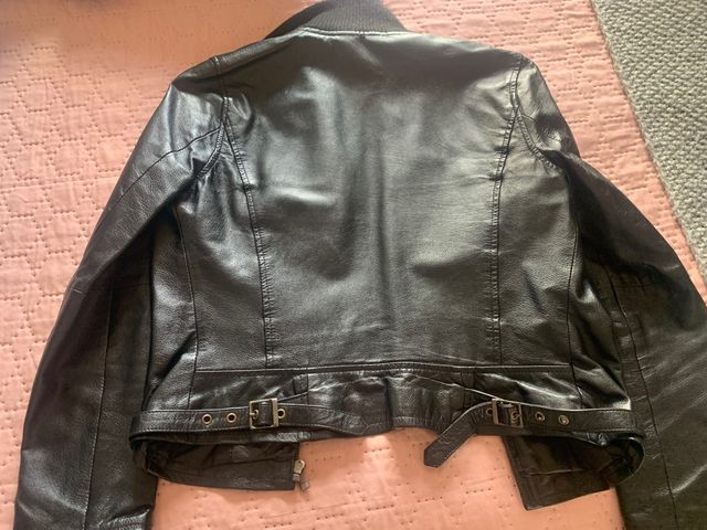 Cazadora chica piel negro